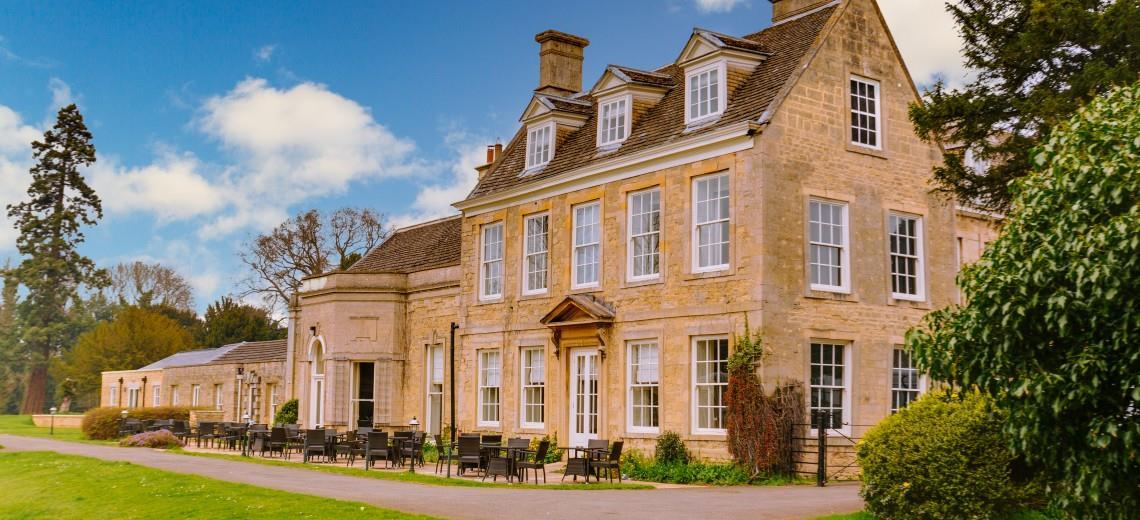 Country house Barton Hall & *